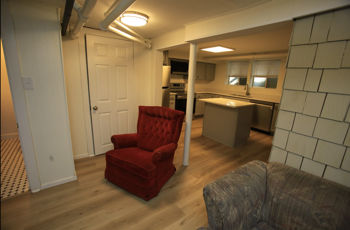 511-6 kitchen living